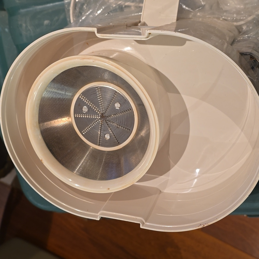 Charlescraft Juice Extractor - Picture 5 of 9